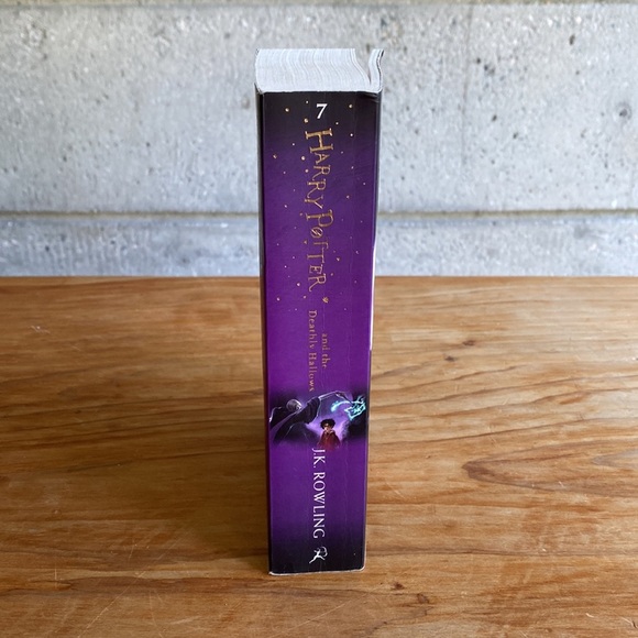 Harry Potter “and the Deathly Hallows” Softcover - Picture 2 of 7